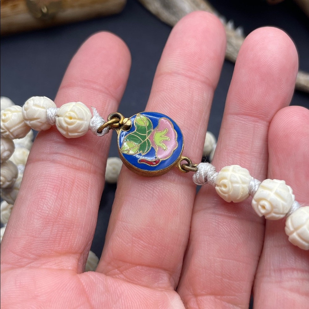 Hand carved bone necklace with floral cloisonné clasp C2 - Picture 6 of 7